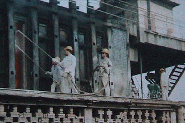 人员分工：机器操作员：负责喷补机操作