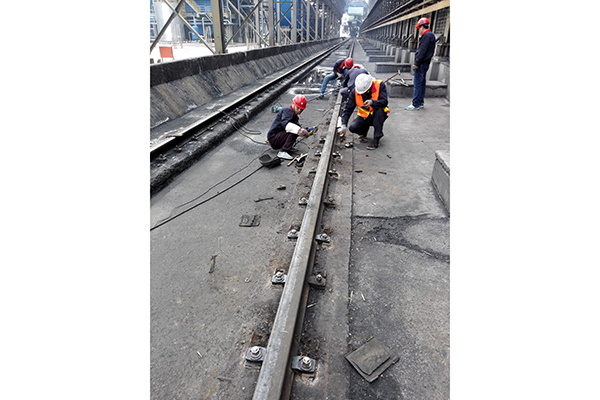 轨道维修